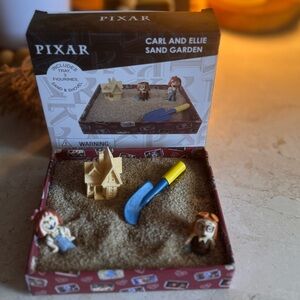 Carl and Ellie Sand Garden Toy Set
